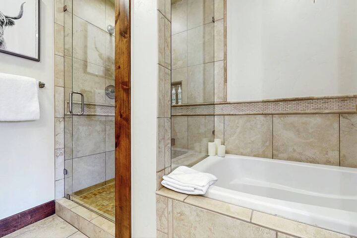 #5307 - Master Ensuite Bathroom