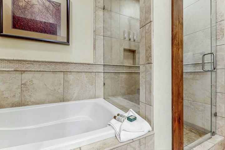 #5404 - Master Ensuite Bathroom