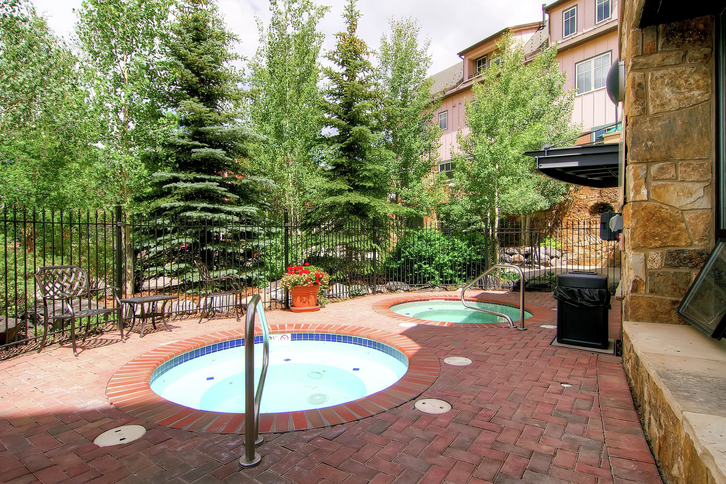 Outdoor Hot Tubs