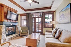 2 Bdrm Slopeside - Living Room