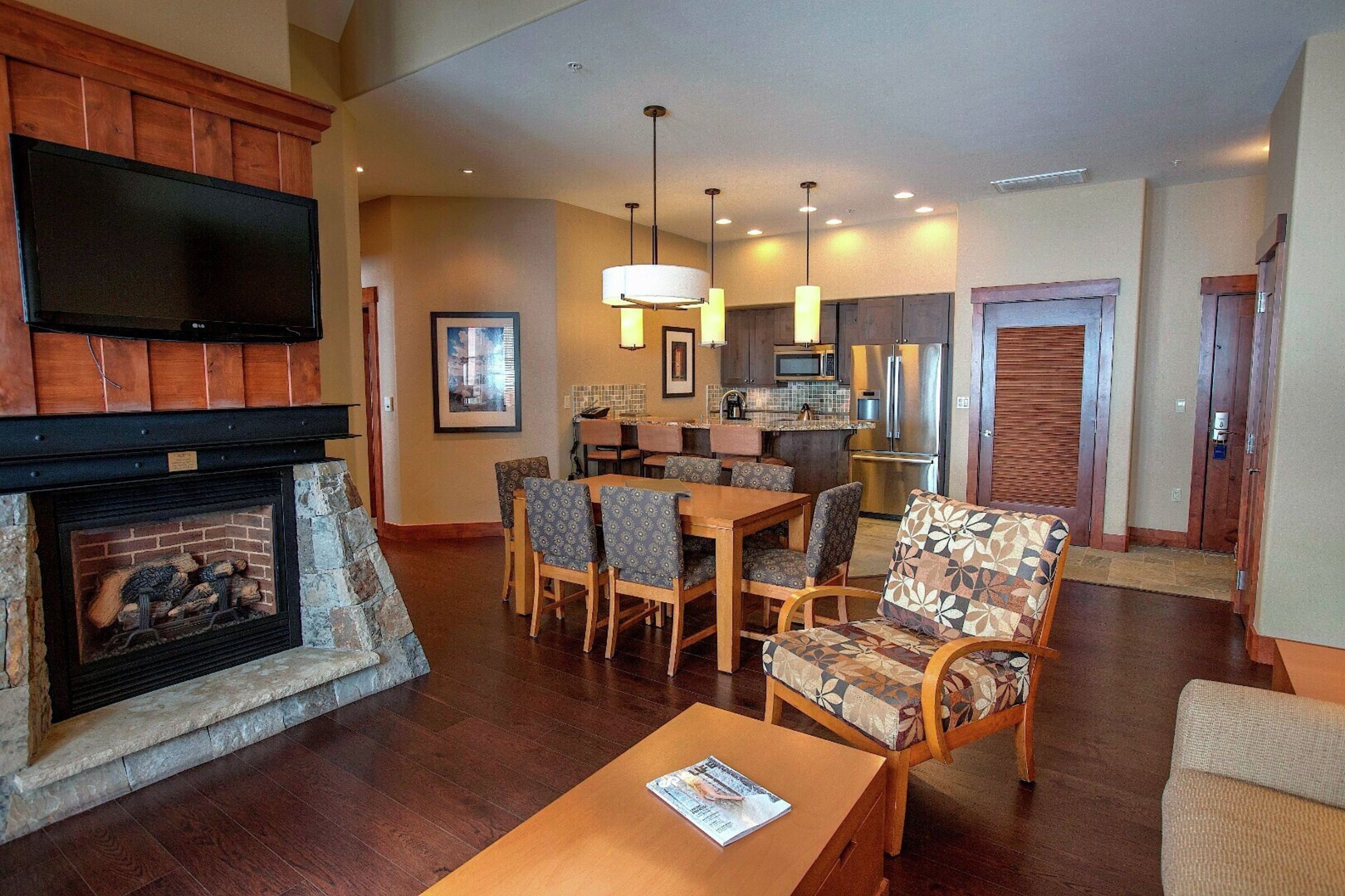 2 Bdrm - Living Area & Dining Area