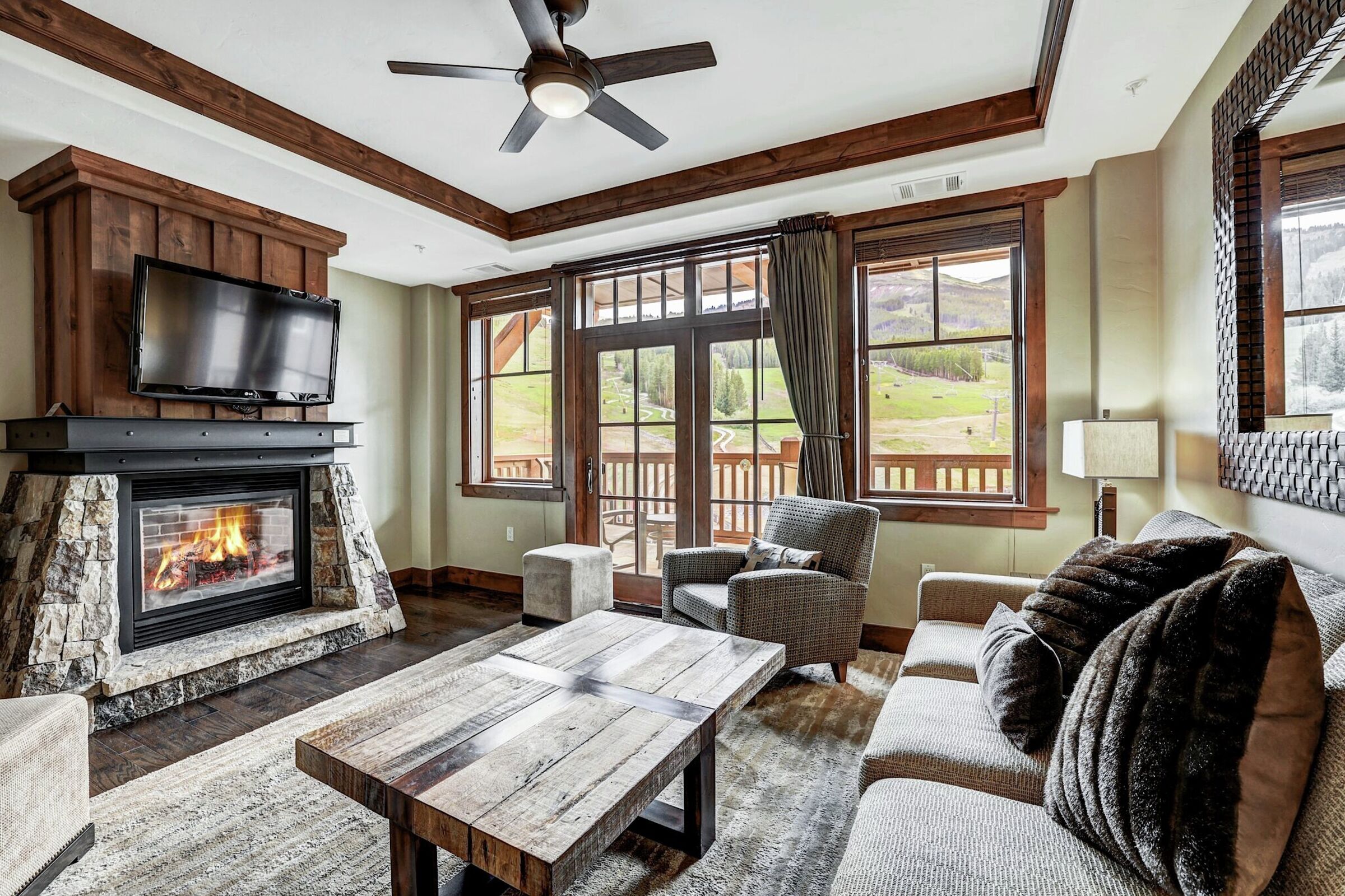 4 Bdrm - Living Area