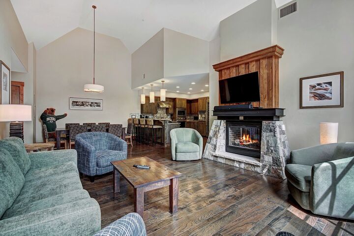 4 Bdrm - Living Area