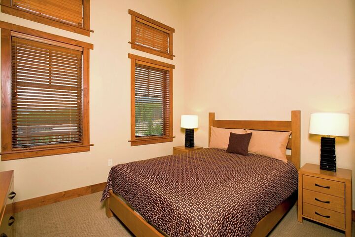 3 Bdrm Slopeside - Bedroom