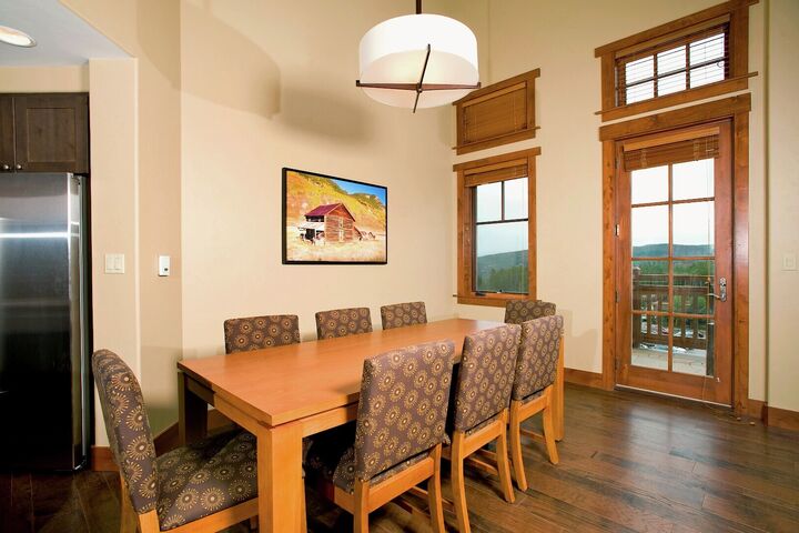 3 Bdrm Slopeside - Dining Area