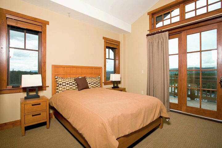 3 Bdrm Slopeside - Bedroom