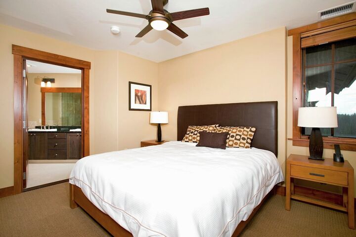 3 Bdrm Slopeside - Master Bedroom