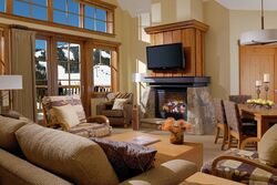 3 Bdrm Slopeside - Living Area