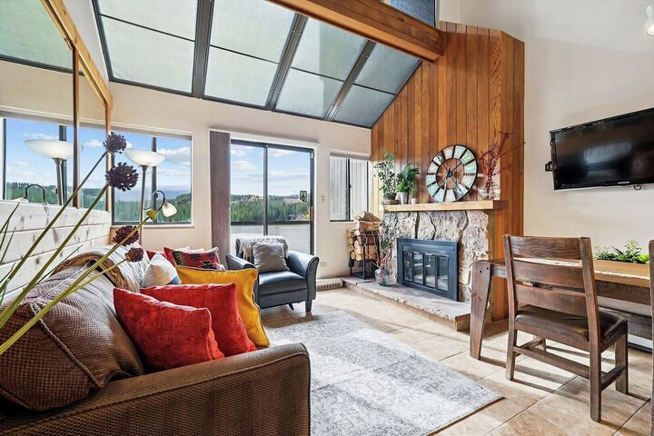 4 Bdrm - Living Area