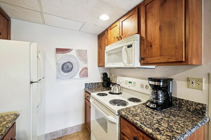 4 Bdrm - Kitchen