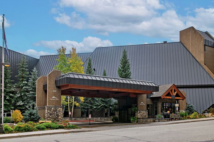 Beaver Run Resort Exterior - Fall