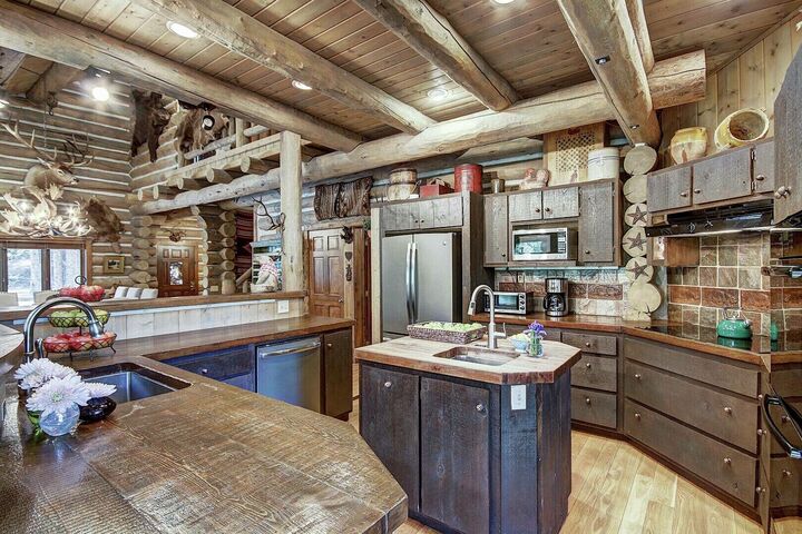 6 Bdrm 6 Bath HT - Kitchen