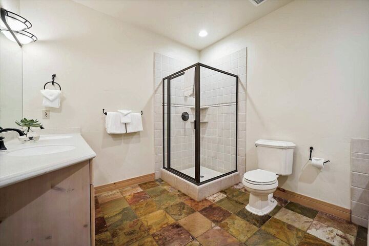 #44 - Ensuite Bathroom