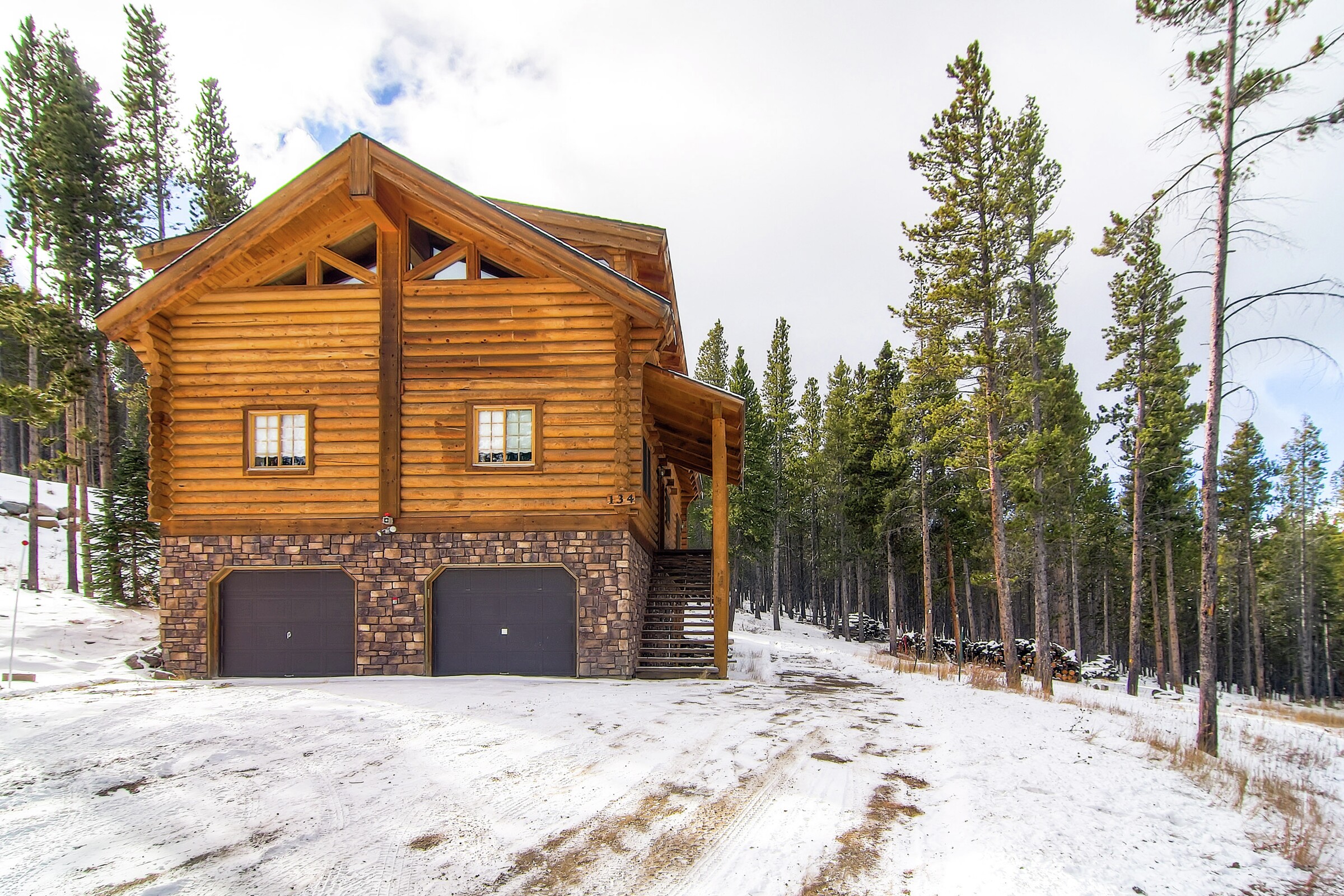 Snowshoe Lodge