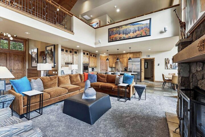 7 Bdrm 7.5 Bath HT - Living Area