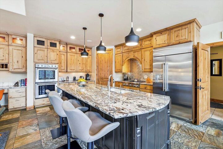 7 Bdrm 7.5 Bath HT - Kitchen