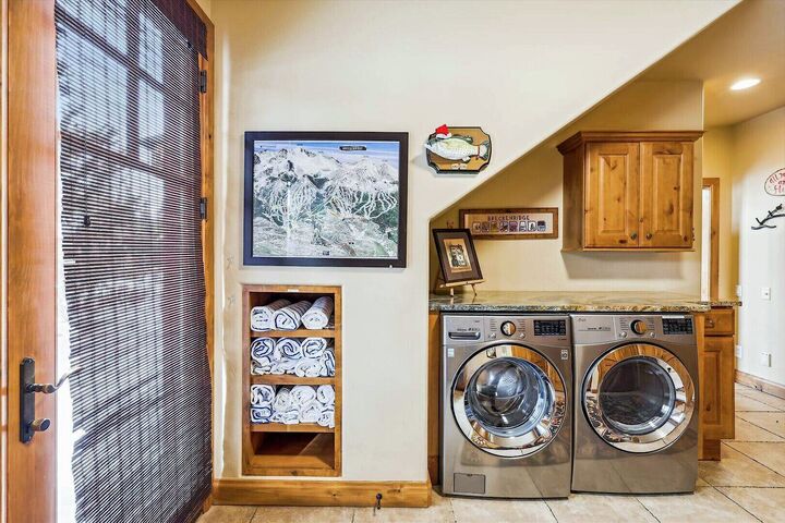 7 Bdrm 7.5 Bath HT - Laundry Room