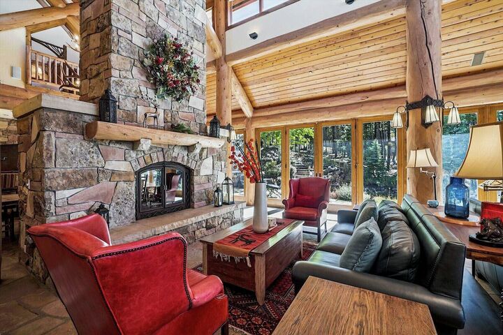 3 Bdrm + Loft 4 Bath HT - Living Area