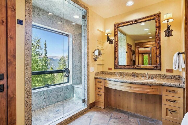 3 Bdrm + Loft 4 Bath HT - Master Ensuite Bathroom