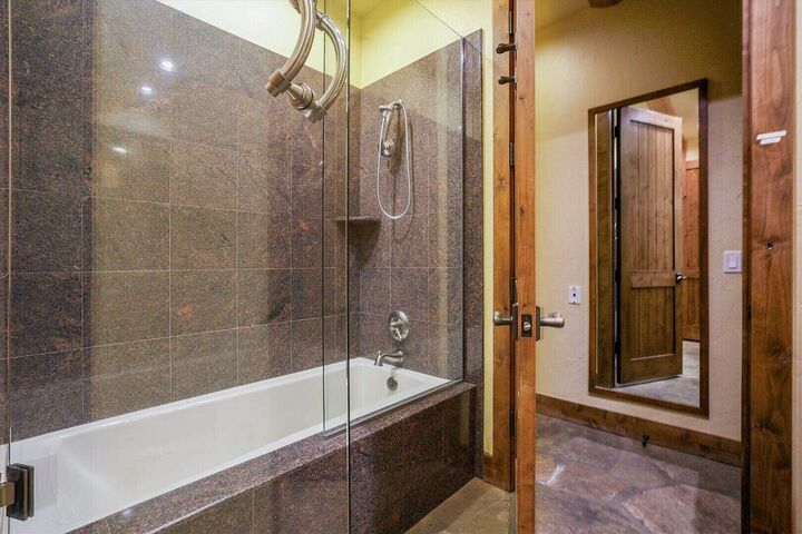 3 Bdrm + Loft 4 Bath HT - Bathroom
