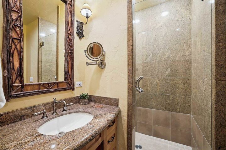 3 Bdrm + Loft 4 Bath HT - Ensuite Bathroom