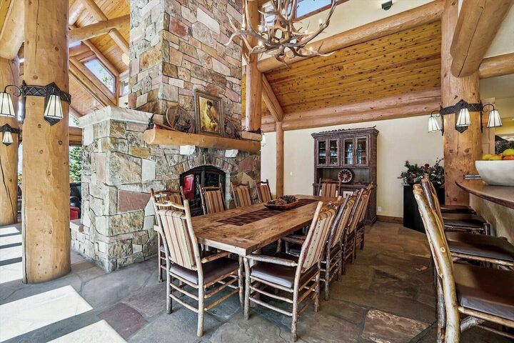 3 Bdrm + Loft 4 Bath HT - Dining Area