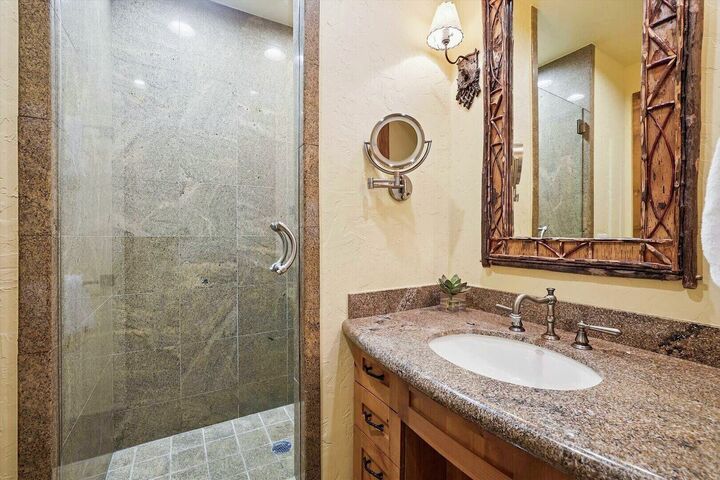 3 Bdrm + Loft 4 Bath HT - Ensuite Bathroom