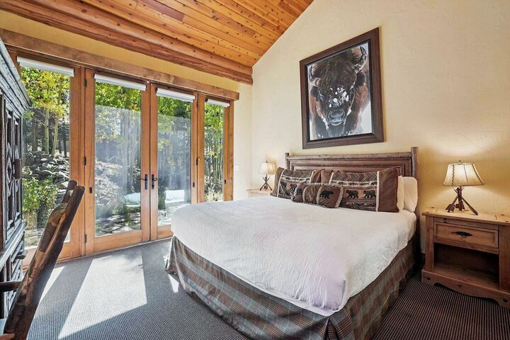 3 Bdrm + Loft 4 Bath HT - Bedroom