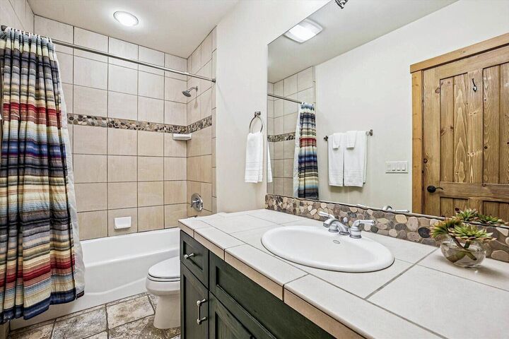 4 Bdrm 4.5 Bath HT - Ensuite Bathroom