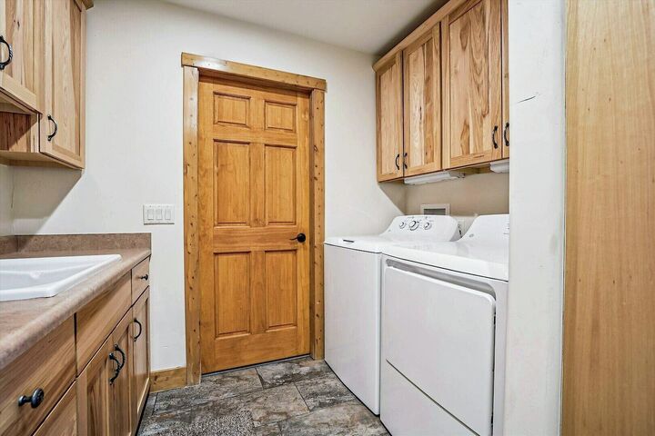 4 Bdrm 4.5 Bath HT - Laundry Room