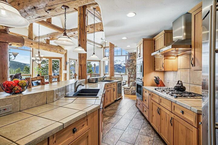 4 Bdrm 4.5 Bath HT - Kitchen