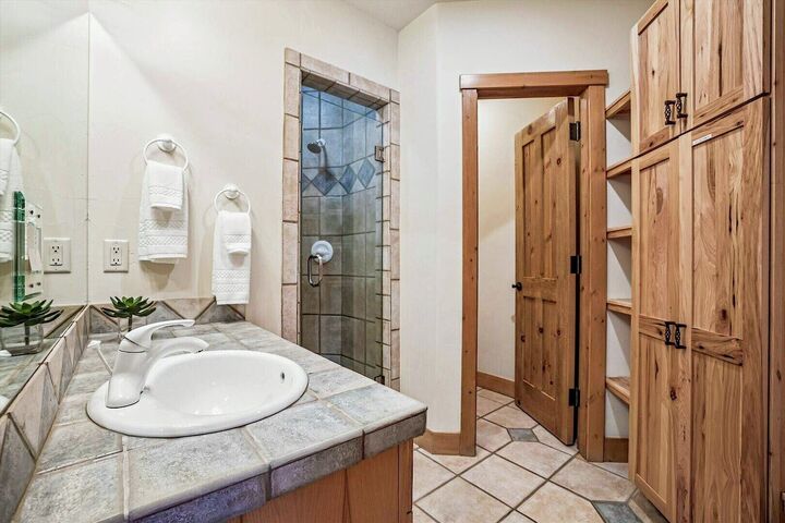 4 Bdrm 4.5 Bath HT - Bathroom