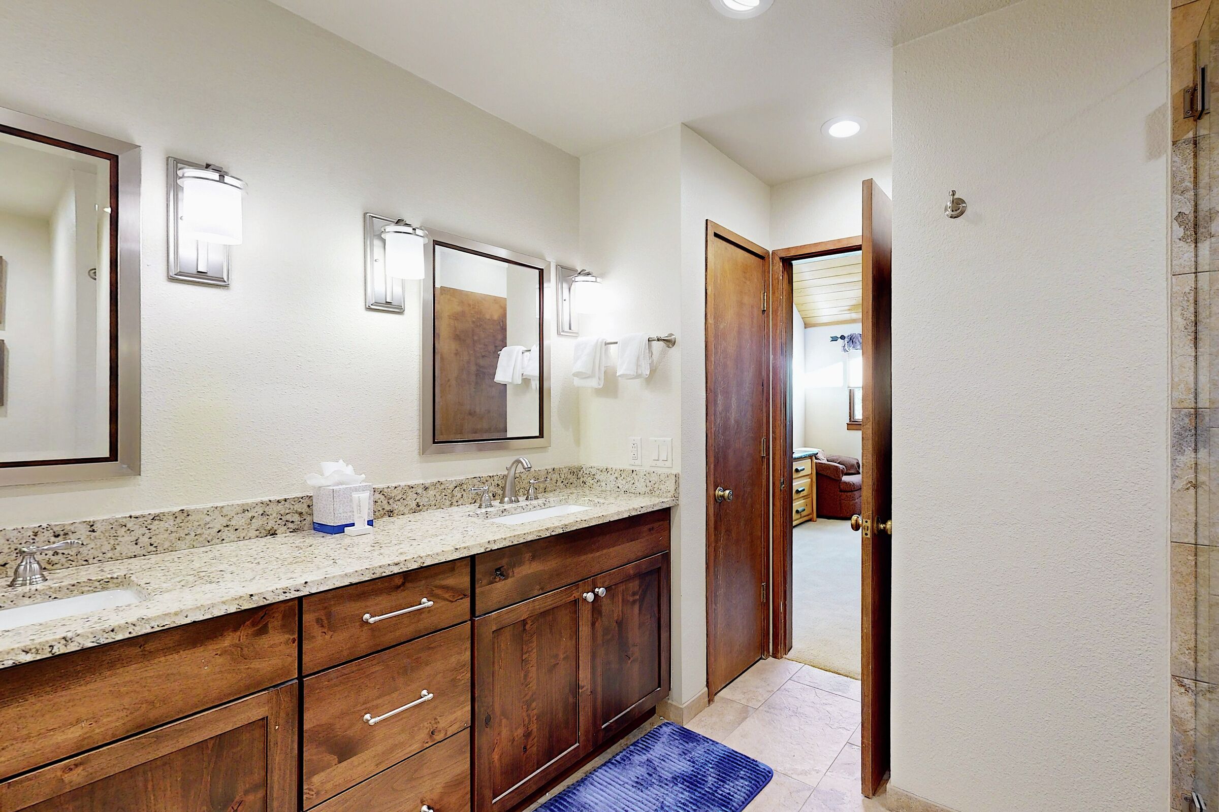 #902 - Master Ensuite Bathroom