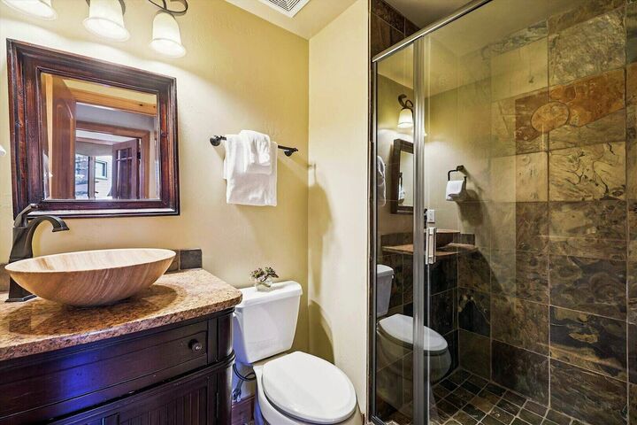 4 Bdrm 5 Bath HT - Bathroom