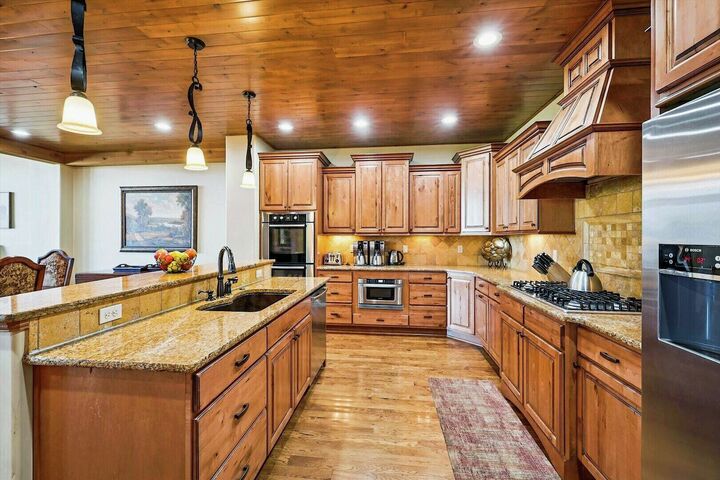 4 Bdrm 5 Bath HT - Kitchen
