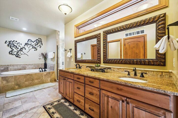 4 Bdrm 5 Bath HT - Master Ensuite Bathroom