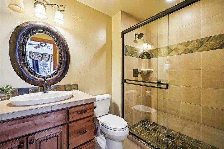 4 Bdrm 5 Bath HT - Ensuite Bathroom