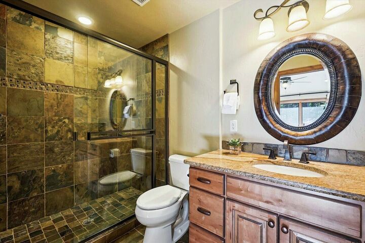 4 Bdrm 5 Bath HT - Ensuite Bathroom