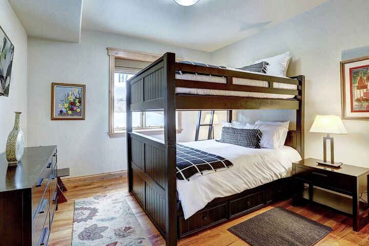 3 Bdrm 3 Bath - Lookout - Bedroom