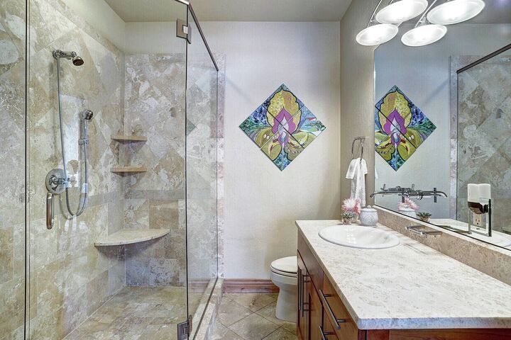 3 Bdrm 3 Bath - Lookout - Bathroom