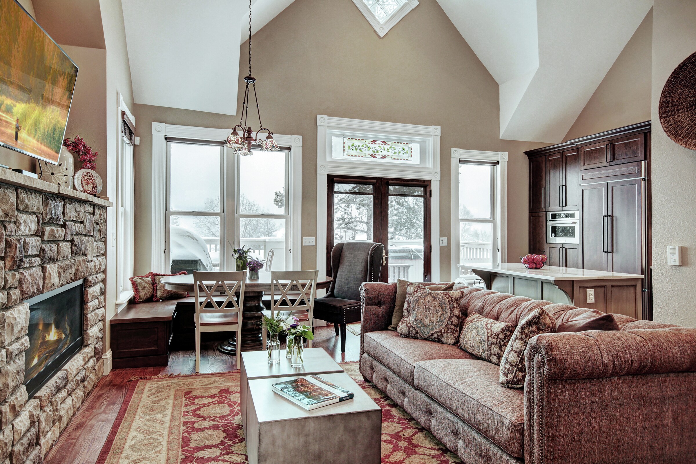 Living Area & Dining Area
