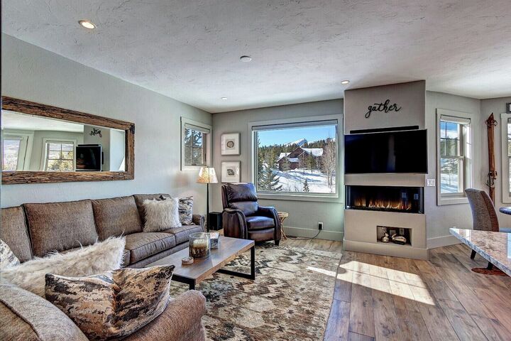 4 Bdrm HT - Living Area