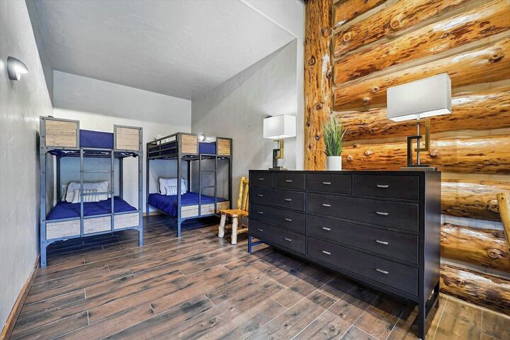 5 Bdrm 5.5 Bath HT - Bunk Room