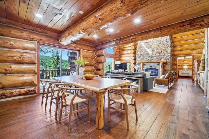 5 Bdrm 5.5 Bath HT - Dining Area