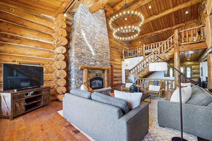 5 Bdrm 5.5 Bath HT - Living Area