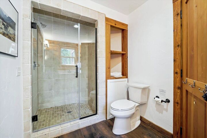 5 Bdrm 5.5 Bath HT - Ensuite Bathroom