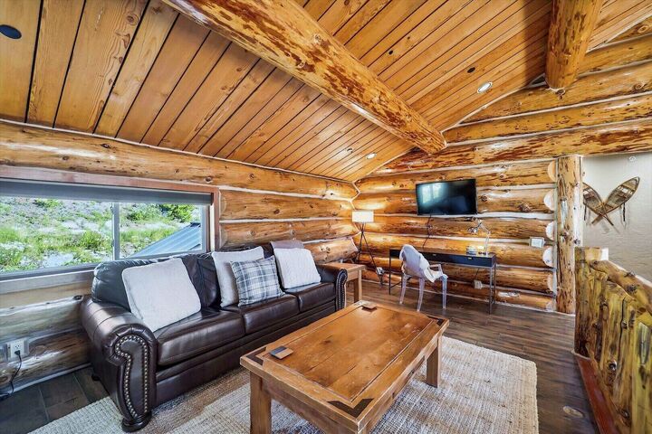 5 Bdrm 5.5 Bath HT - Loft