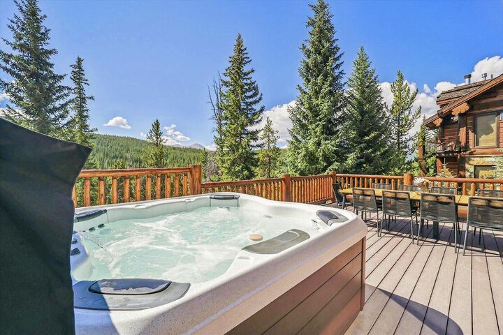 Balcony with Hot Tub