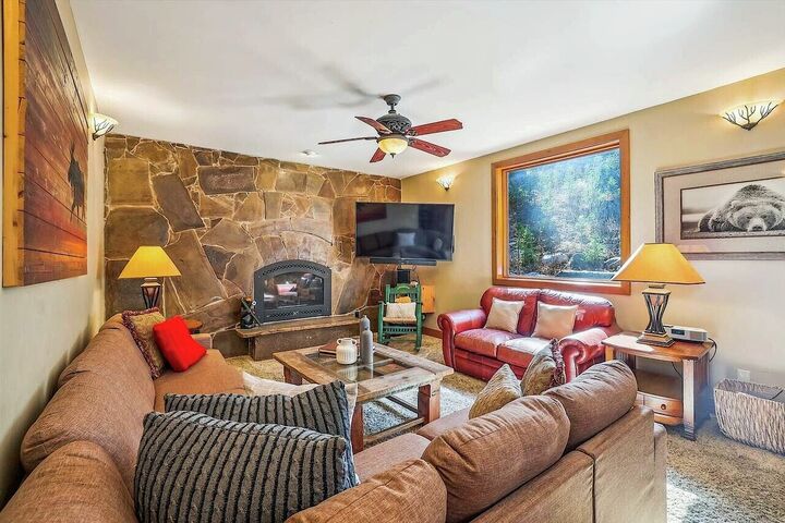 5 Bdrm 3.5 Bath HT - Living Area