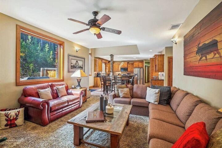 5 Bdrm 3.5 Bath HT - Living Area